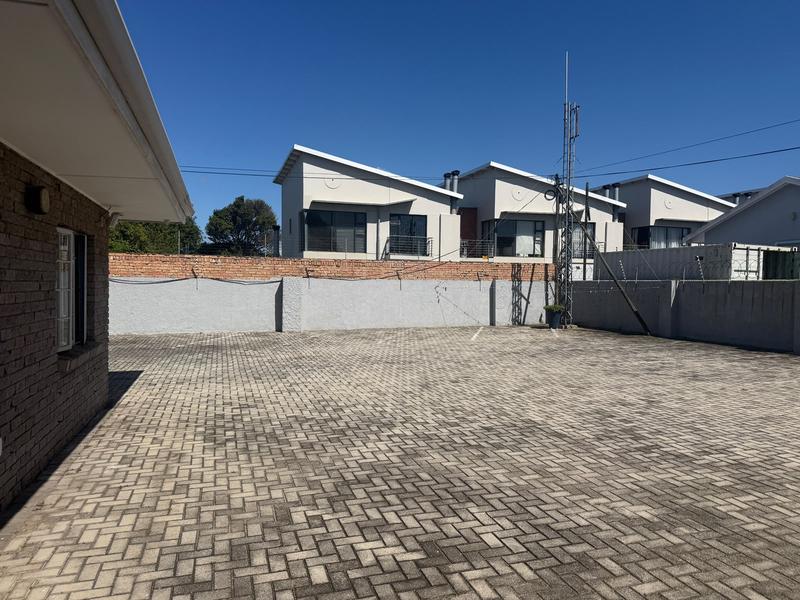 To Let Commercial Property for Rent in Walmer Eastern Cape
